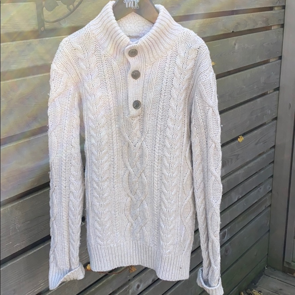 Gap sweater